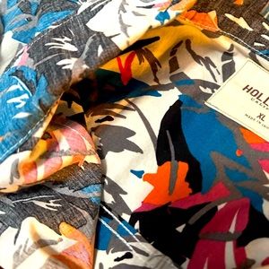 Gently used Men’s Short Sleeve Button Up